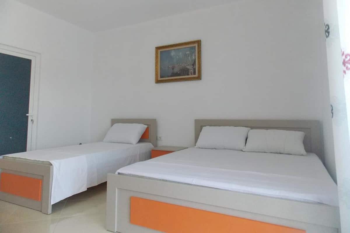 Monolocale, vista mare | Area soggiorno | TV a schermo piatto