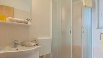 Villa, 3 Bedrooms, Private Pool | Bathroom | Separate tub and shower, free toiletries, hair dryer, towels