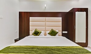 Soundproofing, iron/ironing board, free WiFi, bed sheets - Treebo Resto- Near Lucknow Railway Station (Lucknow)