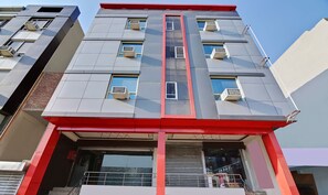 Front of property - Treebo Resto- Near Lucknow Railway Station (Lucknow)