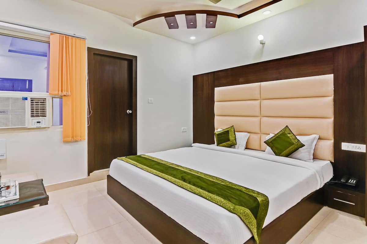 Standard Room | Soundproofing, iron/ironing board (on request), WiFi (free), bed sheets