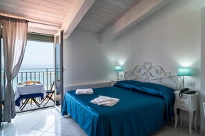 Minibar, desk, cots/infant beds, free WiFi