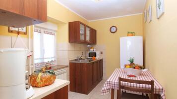 Villa, 4 Bedrooms, Private Pool | Private kitchen | Full-size fridge, microwave, oven, stovetop