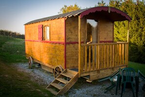 Mobile Home, 1 Double Bed with Sofa bed (Roulotte) | Individually decorated, individually furnished - La Fontaine de l'Ermitage (Saint-Hilaire-sur-Helpe)