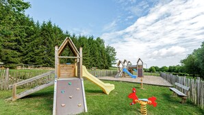Zona de juegos infantil al aire libre