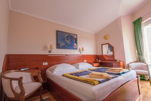 5 bedrooms, iron/ironing board, WiFi, bed sheets - Villa Slava - your accommodation for all seasons (Malinska)
