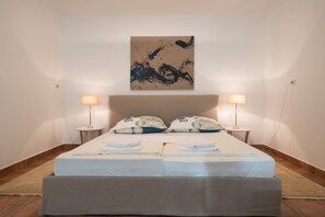 5 chambres, fer et planche à repasser, Wi-Fi, draps fournis