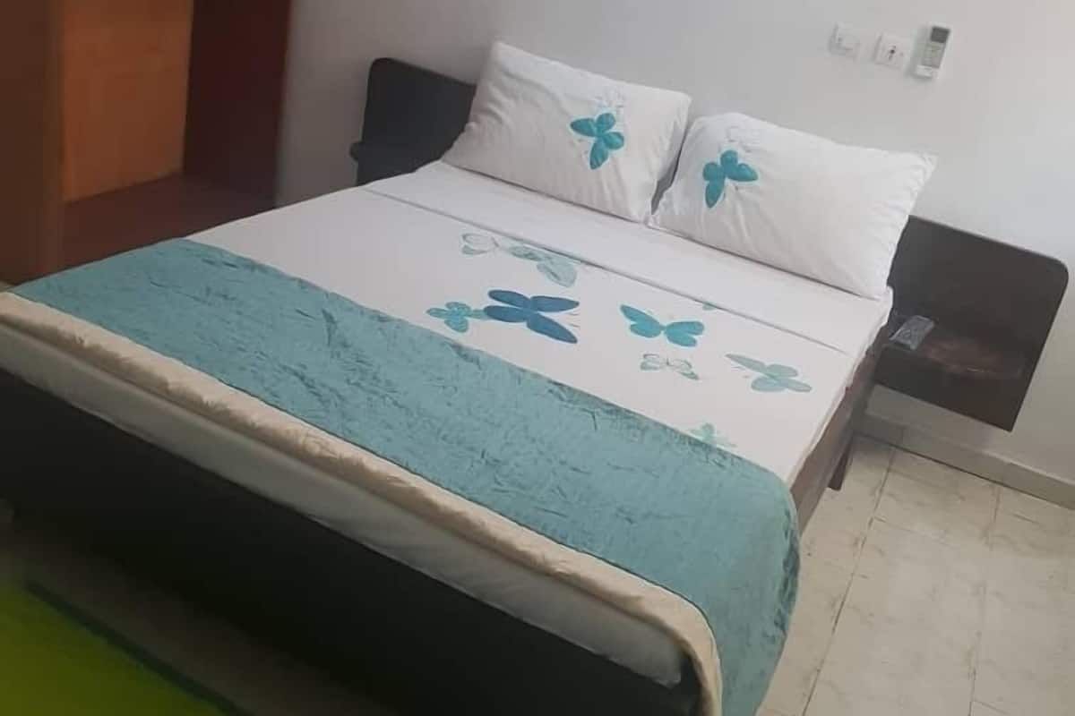 Standard Double Room, 1 Double Bed, Non Smoking | Individually decorated, desk, blackout curtains, bed sheets