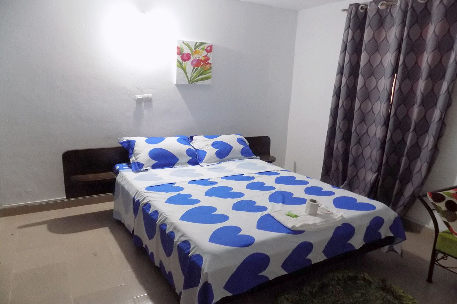 スタンダード ダブルルーム ダブルベッド 1 台 禁煙 | 客室ごとに異なる装飾、デスク、遮光カーテン、ベッドシーツ