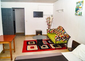 Standard-Doppelzimmer, 1 Doppelbett, Nichtraucher | Individuell dekoriert, Schreibtisch, Verdunkelungsvorhänge, Bettwäsche