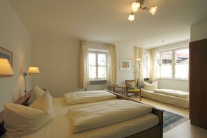 Standard Quadruple Room, Private Bathroom | Hypo-allergenic bedding, cribs/infant beds, free WiFi, bed sheets - Gasthof Graf (Steingaden)