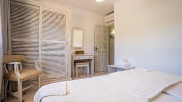 Apartamento, 1 habitación, balcón, vistas a la piscina | 1 dormitorio, ropa de cama de alta calidad, escritorio y cunas (de pago)