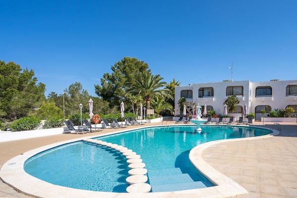 Seasonal outdoor pool, pool umbrellas, sun loungers