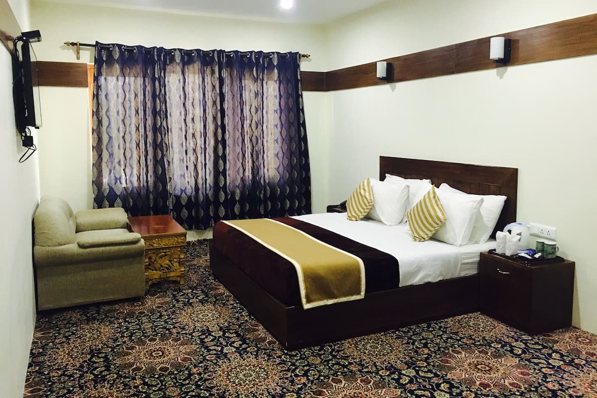 Suite, 1 Double Bed, Non Smoking | Soundproofing, WiFi (free)