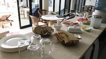 Daily buffet breakfast for a fee