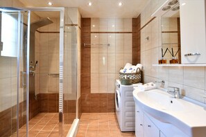 Romantic Villa, 1 King Bed with Sofa bed, Accessible, Pool View | Bathroom | Free toiletries, hair dryer, bidet, towels