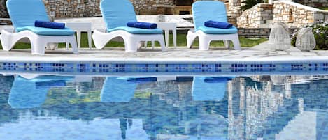 Outdoor pool, pool umbrellas, sun loungers
