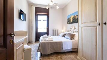 Egyptian cotton sheets, premium bedding, individually decorated