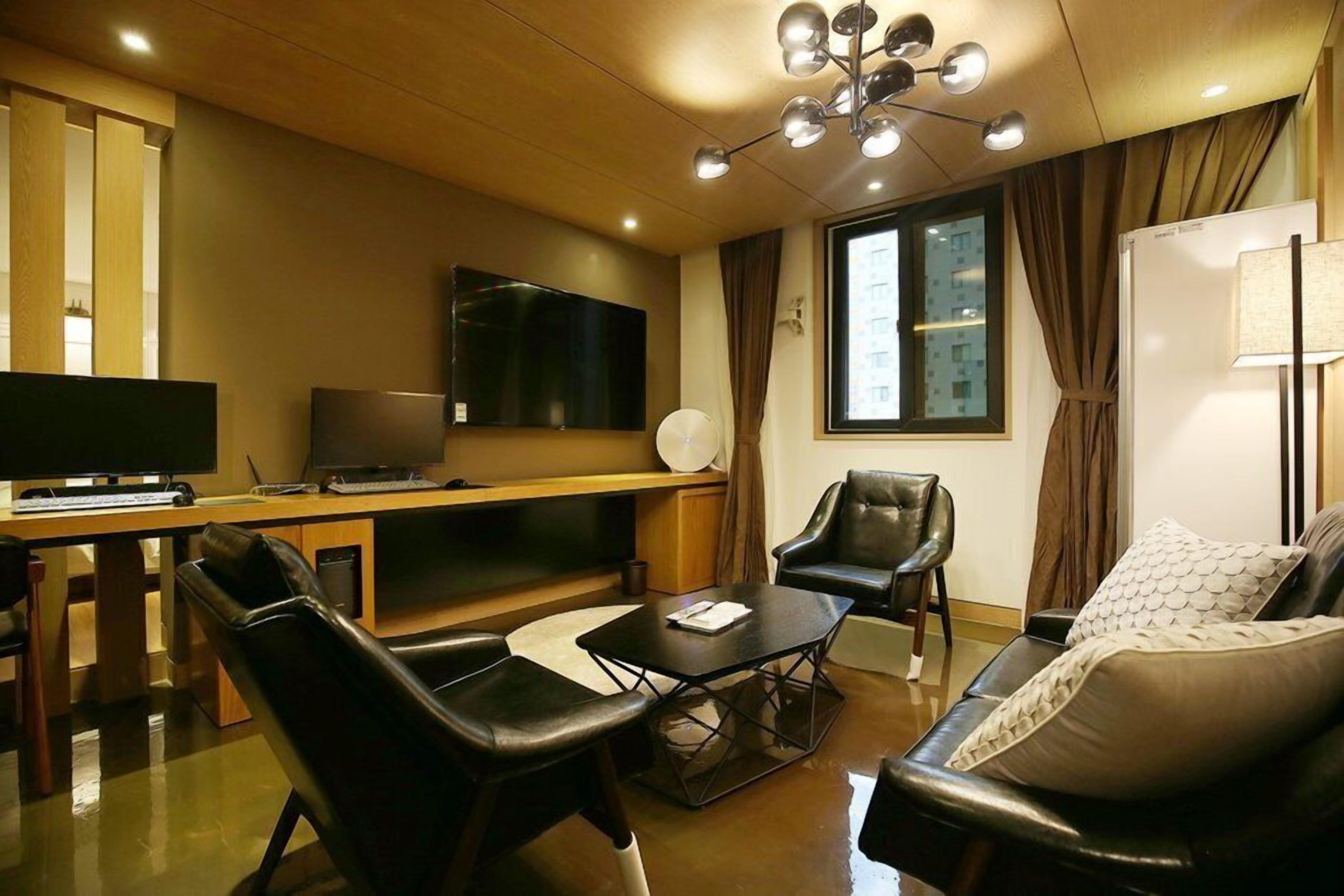 Suite | Living room | Computer