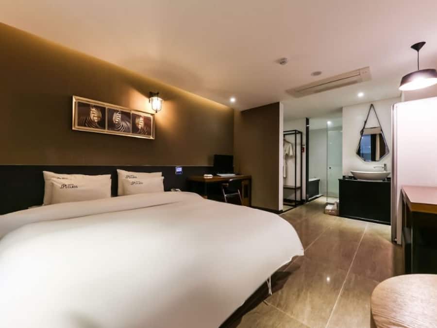 Chambre Deluxe | Bureau, espace de travail pour ordinateurs portables