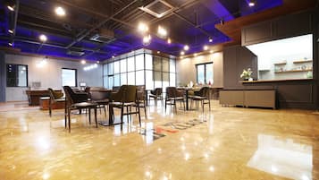 Free self-serve breakfast on weekdays