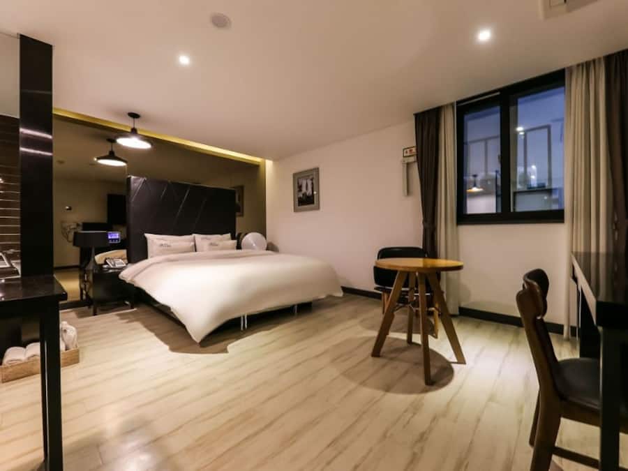 Superior Room | Desk, laptop workspace, blackout drapes, free WiFi