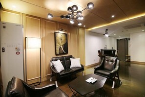Suite | Living room | Computer