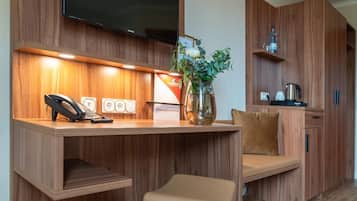Caixa forta a l'habitació, escriptori, wifi gratuïta i roba de llit