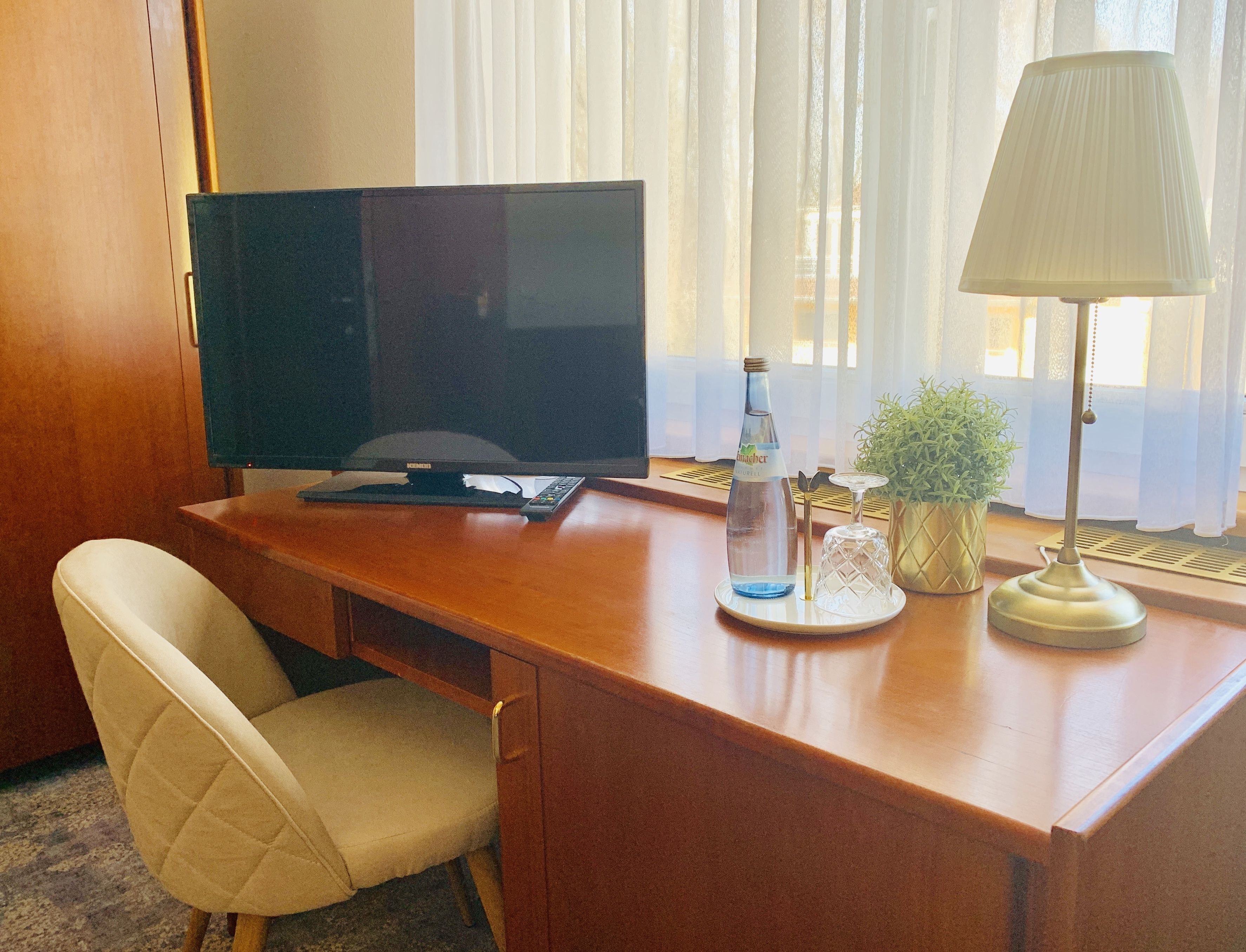 standard single room, private bathroom | in-room safe, desk, free wifi, bed sheets