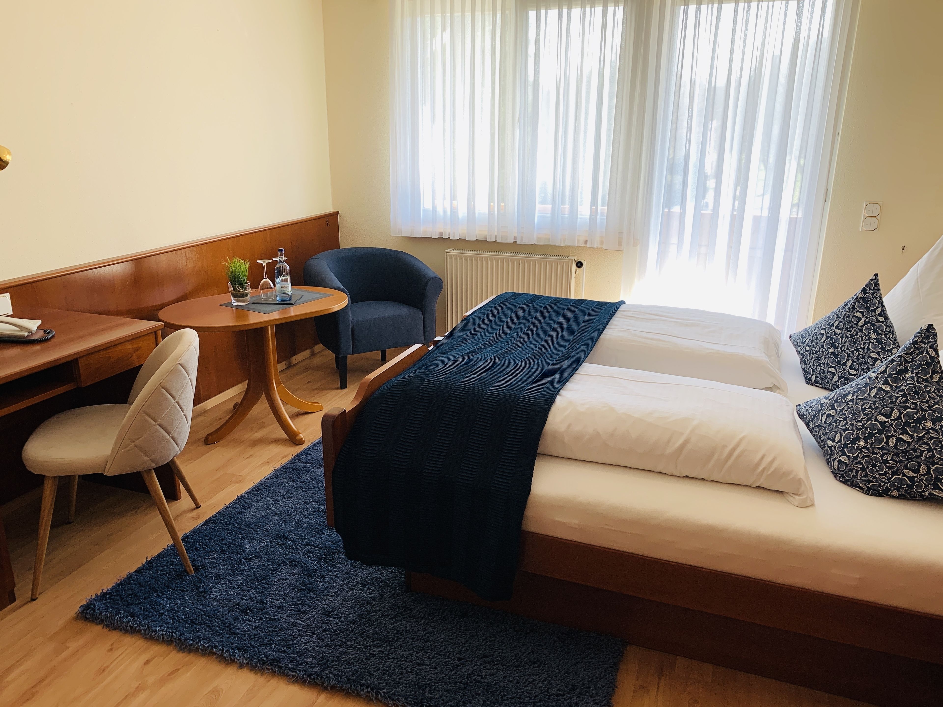 standard double room, private bathroom (balcony) | in-room safe, desk, free wifi, bed sheets