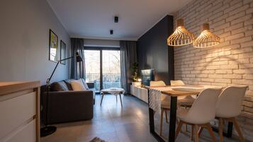 City Apartment (1.7) | Living area | 45-inch flat-screen TV with cable channels, TV
