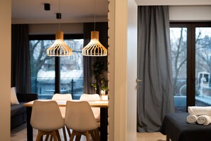 City Apartment (1.7) | 1 bedroom, desk, iron/ironing board, free WiFi