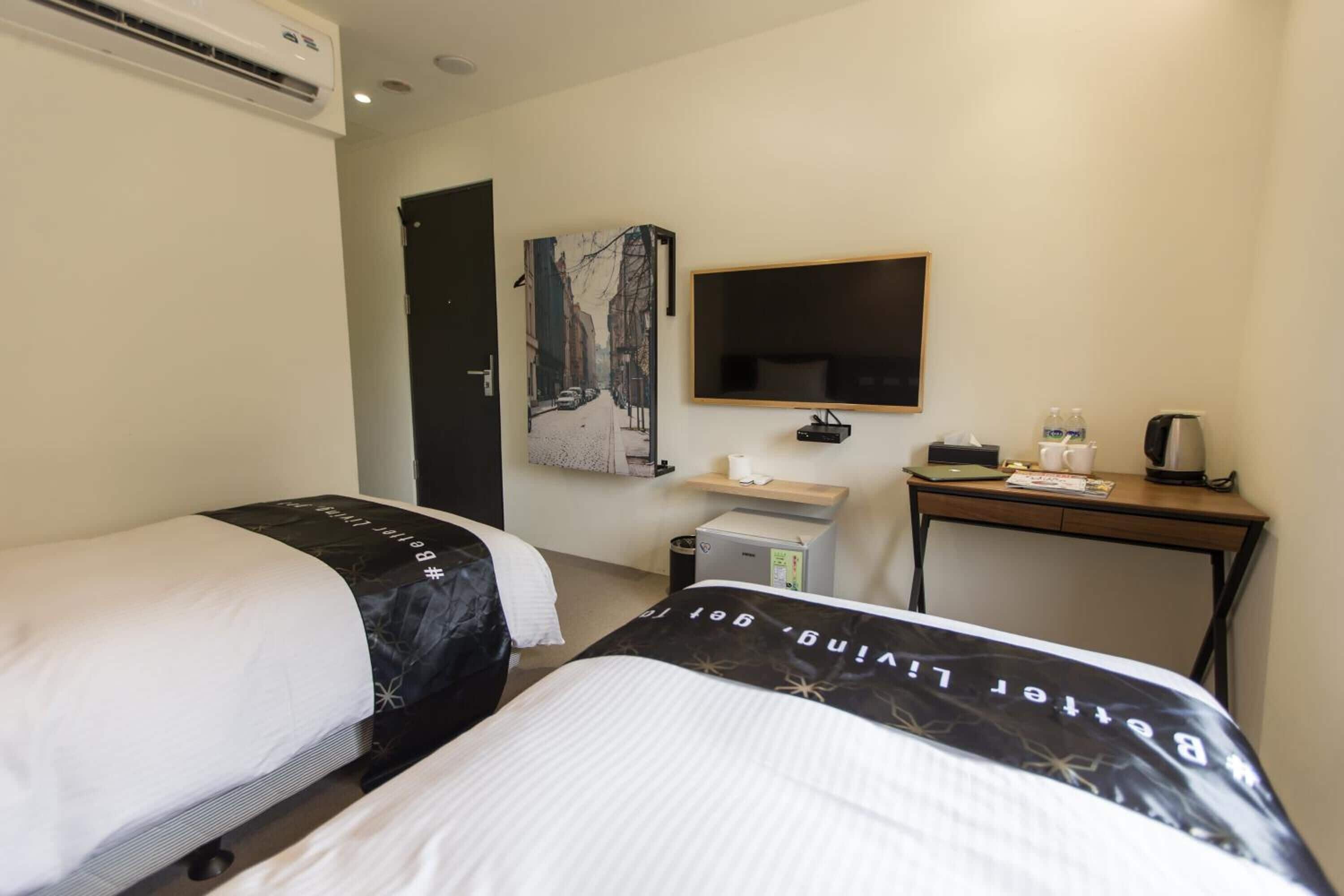 desk, blackout curtains, soundproofing, free wifi