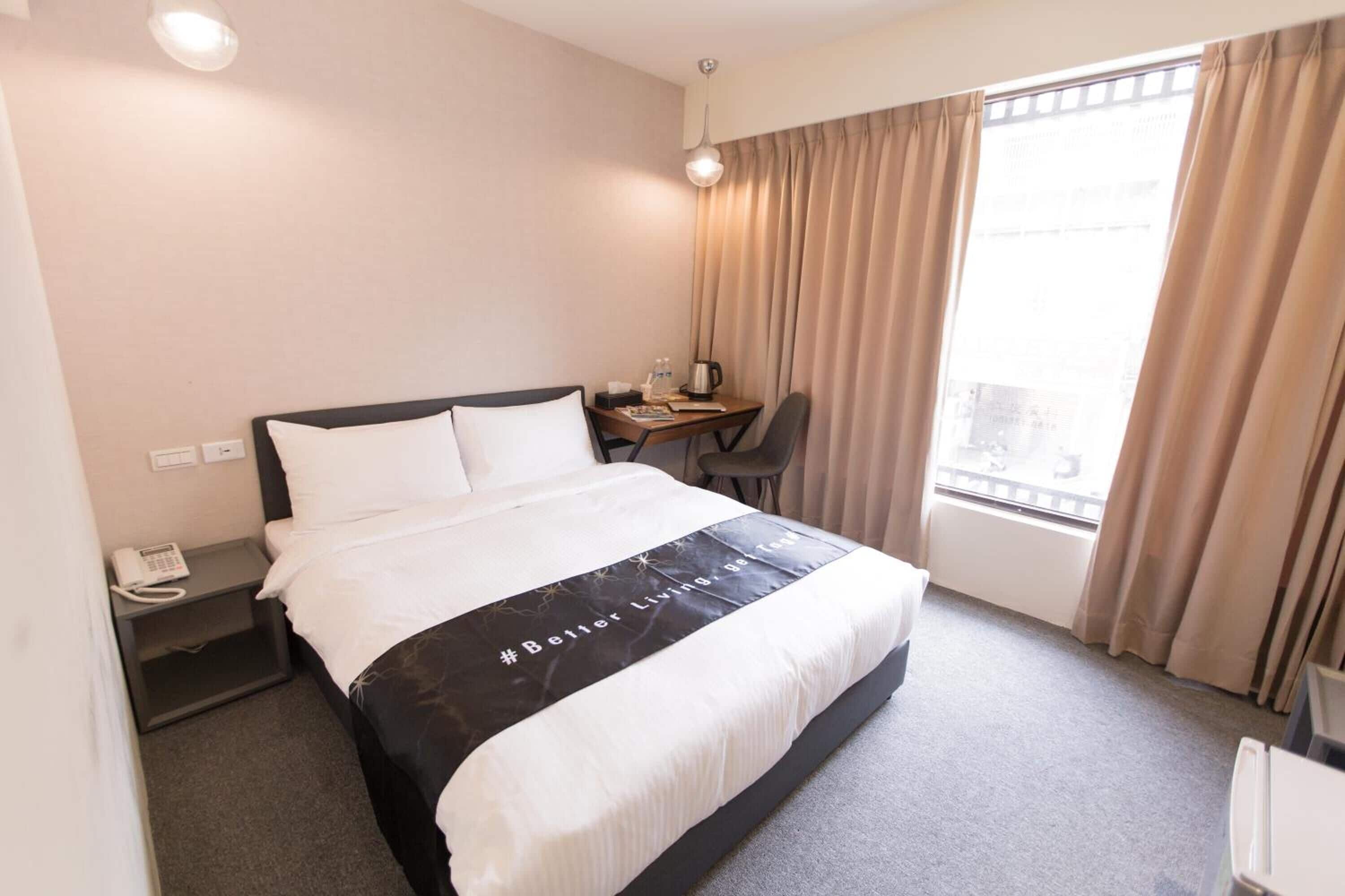 desk, blackout curtains, soundproofing, free wifi