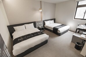 Escritorio, cortinas opacas, sistema de insonorización y wifi gratis