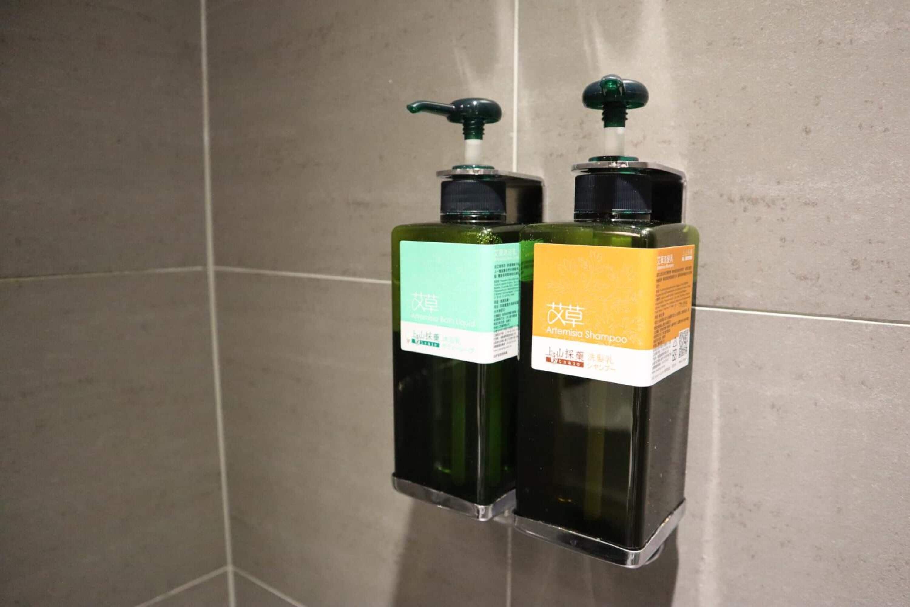 shower, rainfall showerhead, free toiletries, hair dryer