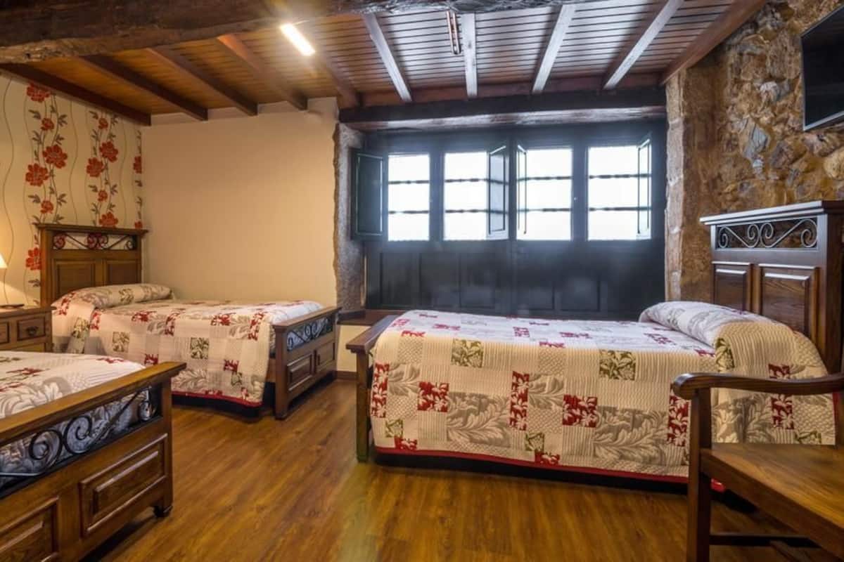 Standard Triple Room, Private Bathroom | WiFi (free), bed sheets