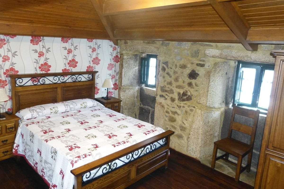 Single Room | WiFi (free), bed sheets