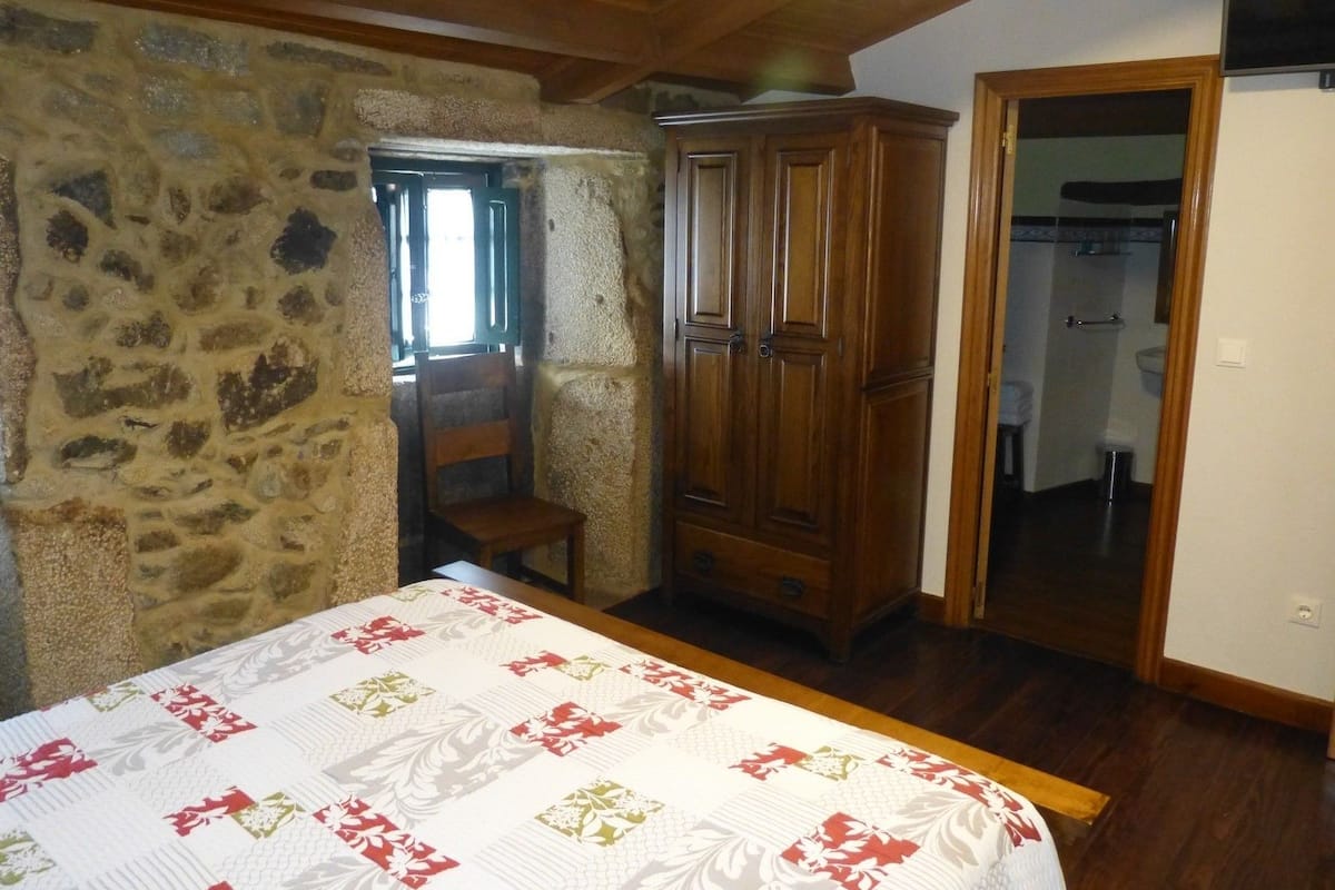 Standard Twin Room, Shared Bathroom | WiFi (free), bed sheets