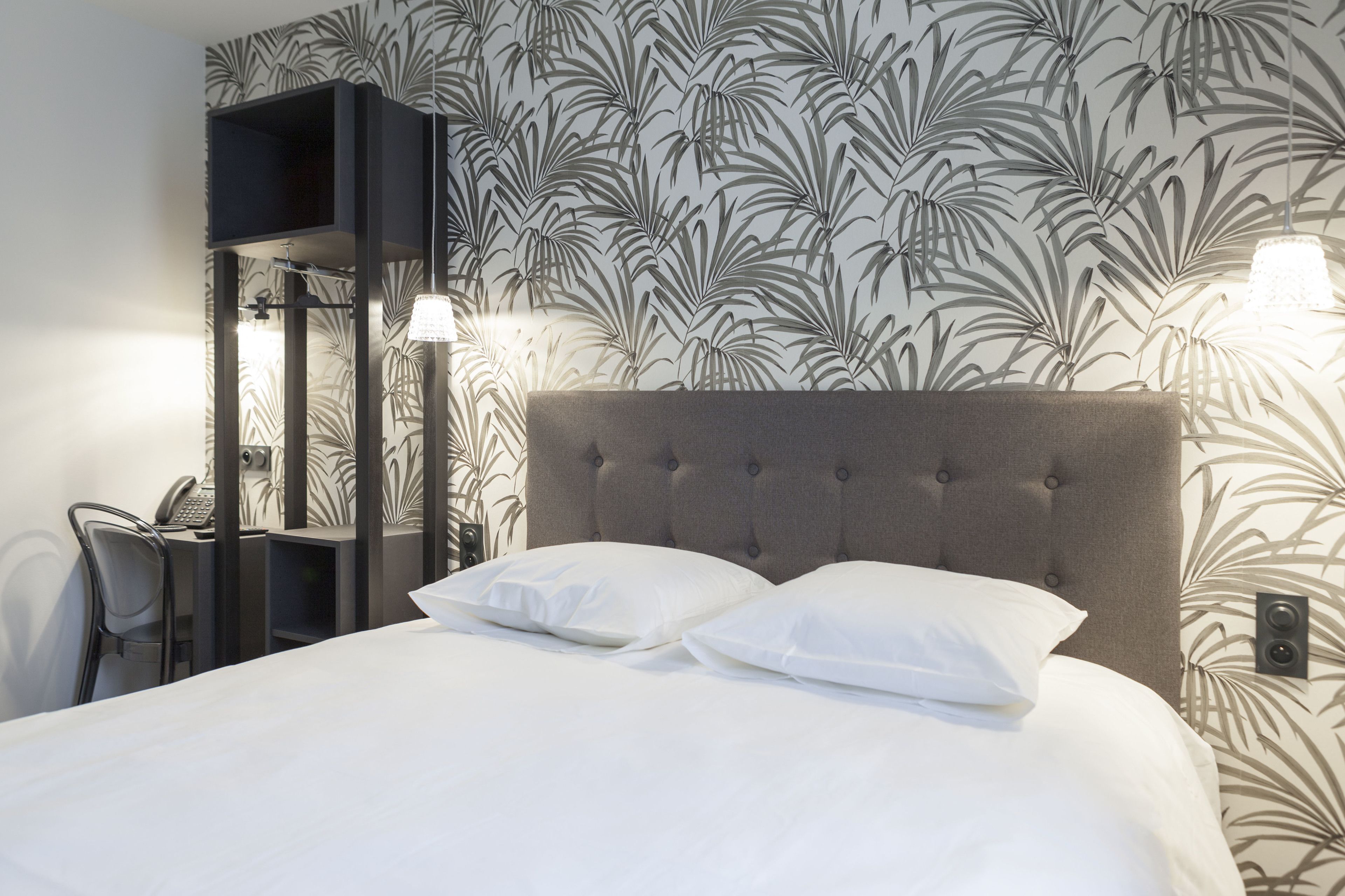 double room | desk, soundproofing, free wifi, bed sheets