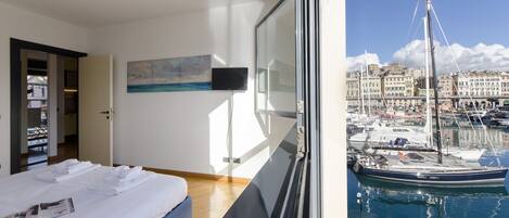 Apartment, 1 Bedroom, Balcony, Harbour View | 1 bedroom, iron/ironing board, bed sheets