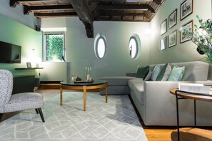 Appartamento, 1 camera da letto | Area soggiorno | TV 32 pollici con canali digitali