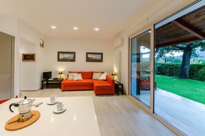 Living area - JOIVY Golf Garlenda - Charming Villa Guest House (Garlenda)