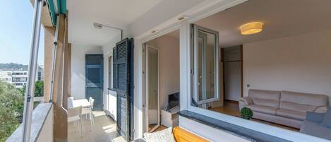 Apartment, 3 Schlafzimmer, 2 Bäder | Balkon