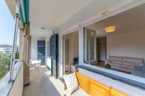 Appartement, 3 chambres, 2 salles de bains | Balcon