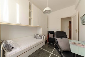 Appartement, 2 chambres, balcon | 2 chambres, bureau, espace de travail pour ordinateurs portables