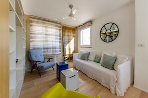 Appartamento, 1 camera da letto, terrazzo | Area soggiorno