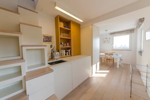 Appartamento, 1 camera da letto, terrazzo | Cucina privata | Frigorifero, microonde, piano cottura, macchina per tè/caffè