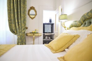 Economy Double Room | Peralatan tempat tidur premium, gebar bulu kapas, busa memori 