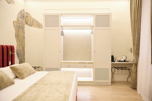 Royal Studio Suite | Premium bedding, down comforters, memory foam beds, free minibar - B&B Stanze del David Place (Florence)